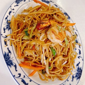 Stir-fried noodles with shrimps