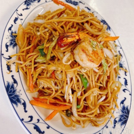 Stir-fried noodles with shrimps